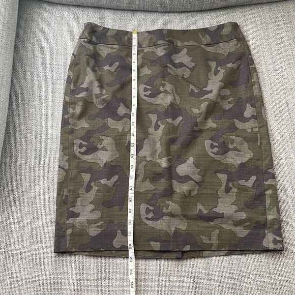 Banana Republic Camouflage Pencil Skirt - Picture 3 of 6